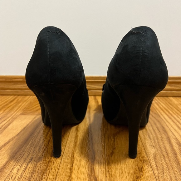 G by Guess bow pumps, size 8.5 - Picture 3 of 15